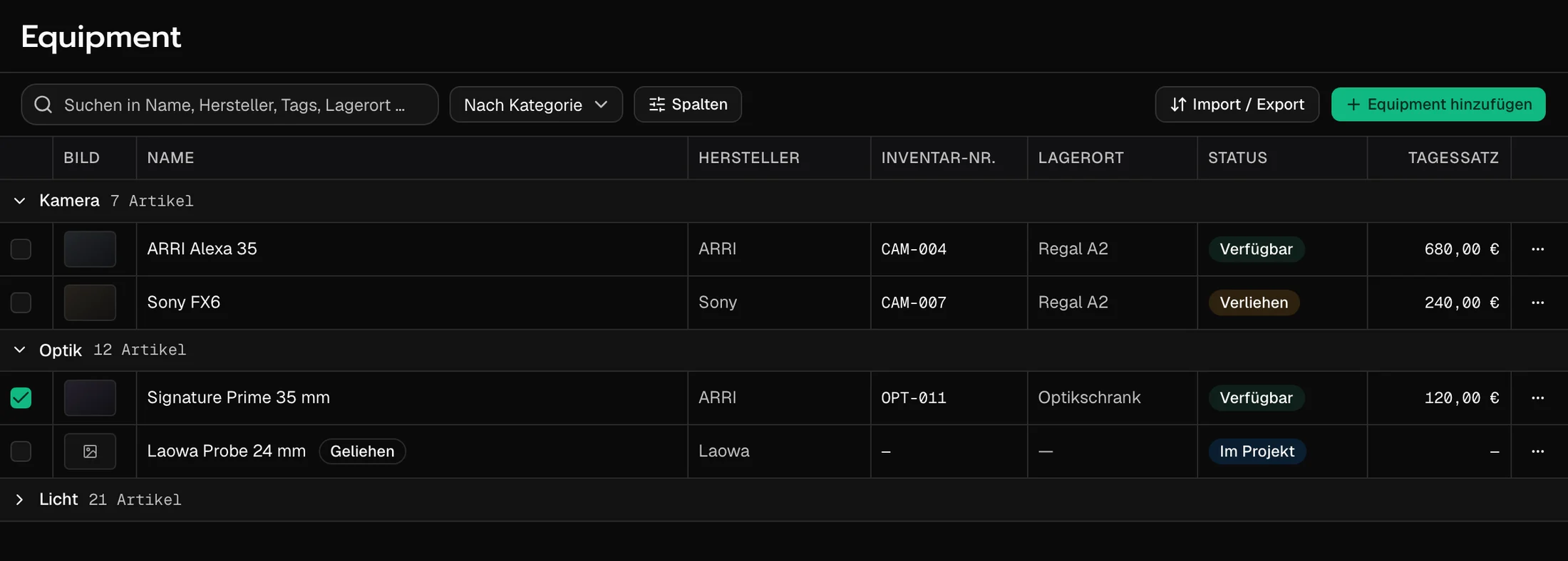 Equipment inventory grouped by camera, lenses and lighting, with manufacturer, inventory number, storage location, status and day rate. ARRI Alexa 35 is available, Sony FX6 is lent out, a borrowed Laowa 24 mm is in a project.